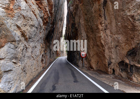 Canyon étroit sur la route de montagne à Sa Calobra, Serra de Tramuntana, à Majorque, Îles Baléares, Espagne Banque D'Images