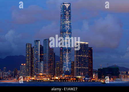 La nouvelle ville de Kowloon et de Hong Kong, le plus haut bâtiment de l'International commerce center ICC, Hong Kong, Chine. Banque D'Images