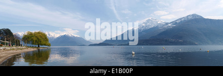 Lac de Côme, Italie : des images sur le bord du lac entre Dongo et Gravedona Banque D'Images