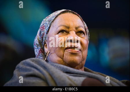 Toni Morrison, prix Nobel et ancien lauréat du prix Pulitzer, parlant de sa pièce Desdemona au Hay Festival 2014. ©Jeff Morgan Banque D'Images