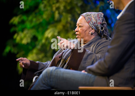 Toni Morrison, prix Nobel et ancien lauréat du prix Pulitzer, parlant de sa pièce Desdemona au Hay Festival 2014. ©Jeff Morgan Banque D'Images