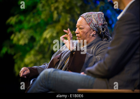 Toni Morrison, prix Nobel et ancien lauréat du prix Pulitzer, parlant de sa pièce Desdemona au Hay Festival 2014. ©Jeff Morgan Banque D'Images