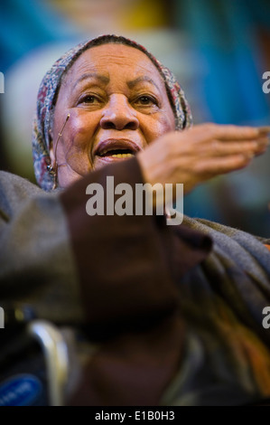 Toni Morrison, prix Nobel et ancien lauréat du prix Pulitzer, parlant de sa pièce Desdemona au Hay Festival 2014. ©Jeff Morgan Banque D'Images