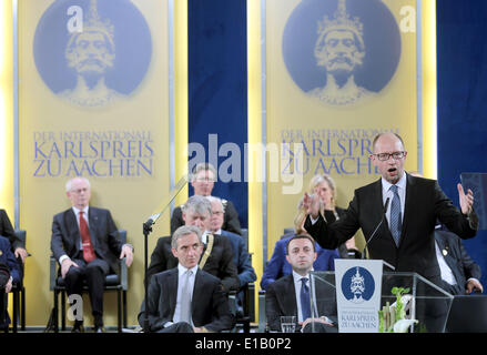 Aix-la-Chapelle, Allemagne. 29 mai, 2014. Le premier ministre de l'Ukraine Arseniy Yatsenyuk parle au cours de l'attribution du Prix Charlemagne de la ville de Aix-la-Chapelle à Aix-la-Chapelle, Allemagne, 29 mai 2014. Le Président a reçu le Prix Charlemagne pour le Conseil européen Herman Van Rompuy a reçu. Photo : OLIVER BERG/dpa/Alamy Live News Banque D'Images