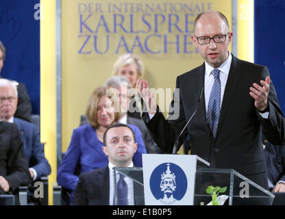 Aix-la-Chapelle, Allemagne. 29 mai, 2014. Le premier ministre de l'Ukraine Arseniy Yatsenyuk parle au cours de l'attribution du Prix Charlemagne de la ville de Aix-la-Chapelle à Aix-la-Chapelle, Allemagne, 29 mai 2014. Le Président a reçu le Prix Charlemagne pour le Conseil européen Herman Van Rompuy a reçu. Photo : OLIVER BERG/dpa/Alamy Live News Banque D'Images