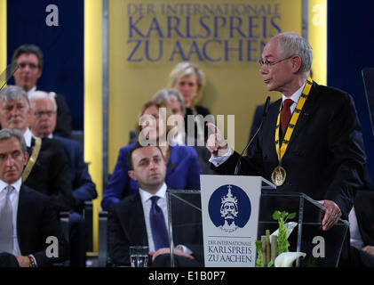 Aix-la-Chapelle, Allemagne. 29 mai, 2014. Le président du Conseil européen Herman Van Rompuy parle après réception de la Prix Charlemagne de la ville de Aix-la-Chapelle au cours d'une cérémonie de remise de prix à Aix-la-Chapelle, Allemagne, 29 mai 2014. OLIVER BERG/dpa/Alamy Live News Banque D'Images