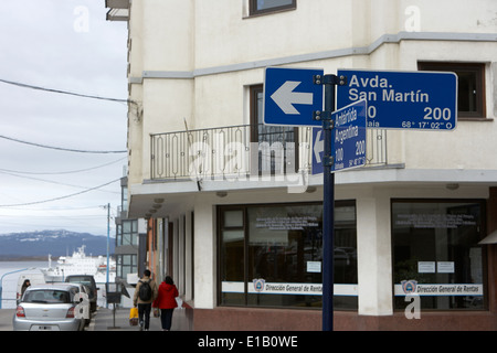 Avda san martin argentine antartida carrefour bloc les noms de rue plaques nominatives dans Ushuaia Argentine Banque D'Images