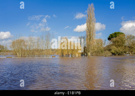 Ross on Wye sous l'eau d'inondation. Banque D'Images