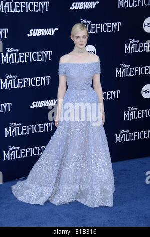 Los Angeles, CA, USA. 28 mai, 2014. Elle Fanning aux arrivées pour Premiere maléfique, El Capitan Theatre, Los Angeles, CA, 28 mai 2014. Crédit : Michael Germana/Everett Collection/Alamy Live News Banque D'Images
