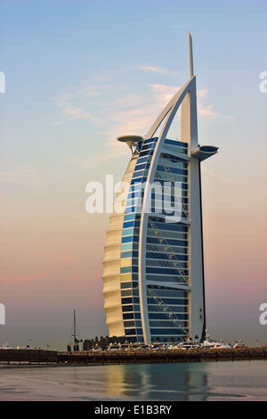 Une vue générale, le premier hôtel de luxe 7 étoiles Burj Al Arab 'Tour des Arabes" le 15 novembre 2012 à Dubaï. Al Banque D'Images