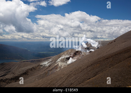 L'augmentation de la vapeur d'un côté du mont Tongariro Banque D'Images