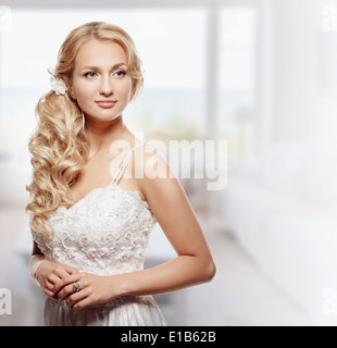 Portrait de belle jeune mariée de la mode Banque D'Images