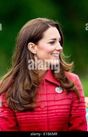 Crieff, Ecosse, Royaume-Uni. 29 mai 2014. La duchesse de Cambridge Catherine est représenté au cours de sa visite à Strathearn Community Campus à Crieff, l'Écosse, le jeudi 29 mai 2014. La Duchesse se rencontreront les groupes locaux y compris les jeunes aidants, Scouts, Cadets et ici. Leurs Altesses Royales le duc et la duchesse de Cambridge, connu sous le nom de Comte et comtesse de Strathearn en Ecosse, va à des engagements à Perth et Kinross. Albert Photo Nieboer ** ** - AUCUN SERVICE DE FIL/dpa/Alamy Live News Banque D'Images