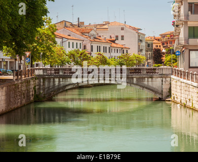 Pont sur la rivière Sile à Treviso, Italie Banque D'Images