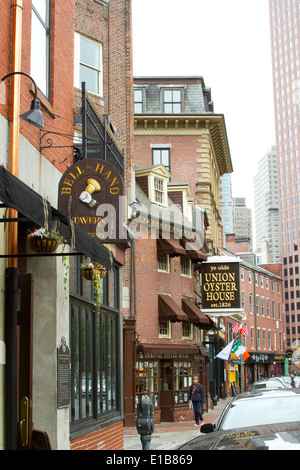 Bell célèbre taverne dans la main et le long de la rue Union Oyster House du North End à Boston Banque D'Images