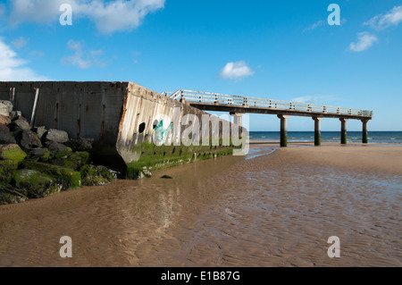 Demeure d'une section de l'port Mulberry, Omaha Beach, Normandie, France Banque D'Images