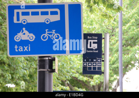 Lane Bus sign et arrêt de bus à bristol Banque D'Images