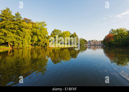 L'Europe, Pologne, Varsovie, Parc Lazienki, palais néoclassique sur l'eau, conçu par Domenico Merlini pour le Roi Banque D'Images