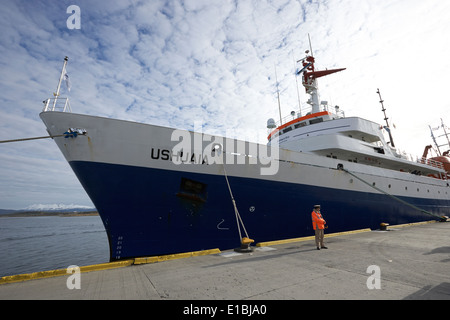 Navire d'expédition Antarctique Ushuaia MV attachés dans Ushuaia Argentine dock Banque D'Images