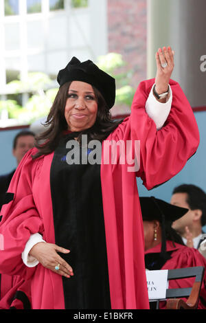 Cambridge, Massachusetts, USA. 29 mai, 2014. La chanteuse légendaire Aretha Franklin était sur place pour recevoir un diplôme honorifique de l'Université Harvard pendant 363cérémonie à Cambridge, Massachusetts. Franklin a également chanté l'hymne national lors de la cérémonie. Credit : Nicolaus Czarnecki/METRO Boston/ZUMAPRESS.com/Alamy Live News Banque D'Images