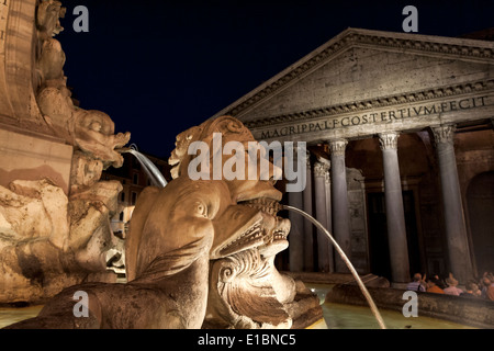 Fontana del Pantheon Pantheon et la nuit, Rome, Italie Banque D'Images