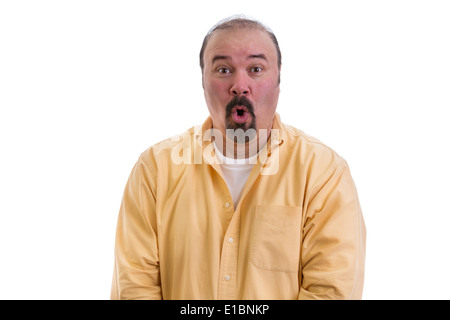 Homme d'âge moyen de réagir dans la crainte et l'étonnement debout avec les yeux et la bouche grande ouverte et une expression excité, partie d'une série Banque D'Images