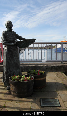 Statue fille hareng stornoway isle of lewis ecosse mai 2014 Banque D'Images