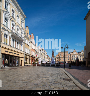 Bâtiments historiques le long de la place du marché Rynek, Opole, Silésie, Pologne Banque D'Images