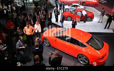 Leipzig, Allemagne. 30 mai, 2014. La première mondiale de la nouvelle Audi S7 Sportback (F) et la première Allemande de la TTS (B) à l'International Auto Mobil 2014 (AMI) à Leipzig, Allemagne, 30 mai 2014. L'AMI car show se déroule du 31 mai au 08 juin 2014. Photo : HENDRIK SCHMIDT/dpa/Alamy Live News Banque D'Images