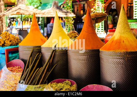 Blocage d'épices marocaines à Marrakech, Maroc du marché Banque D'Images