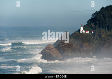 Tête Heceta phare historique sur la côte du Pacifique. Banque D'Images