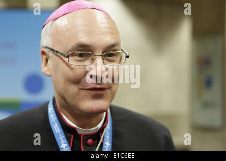 Regensburg, Allemagne. 30 mai 2014. Close-up photo de Rudolf Voderholzer, l'évêque de Ratisbonne. La chancelière allemande Angela Merkel a visité la 99e Deutscher Katholikentag (Église catholique allemand Congrès) le jour 2. Elle a pris part à une discussion sur la place de l'Europe dans le monde et visité des stands à l'Katholikentagsmeile (jour catholique Mile). (Photo de Michael Debets / Pacific Press/Alamy Live News) Banque D'Images