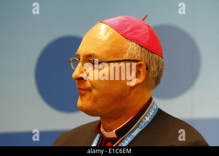 Regensburg, Allemagne. 30 mai 2014. Close-up photo de Rudolf Voderholzer, l'évêque de Ratisbonne. La chancelière allemande Angela Merkel a visité la 99e Deutscher Katholikentag (Église catholique allemand Congrès) le jour 2. Elle a pris part à une discussion sur la place de l'Europe dans le monde et visité des stands à l'Katholikentagsmeile (jour catholique Mile). (Photo de Michael Debets / Pacific Press/Alamy Live News) Banque D'Images