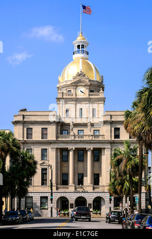 L'édifice de l'hôtel de ville dôme doré à Savannah en Géorgie Banque D'Images