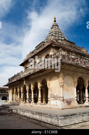 L'Inde, Rajasthan, Jodhpur, Maha Mandir, Temple hindou antique, entouré par l'école Banque D'Images