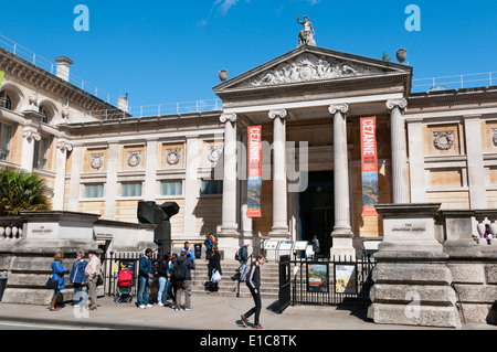 L'entrée principale de l'Ashmolean Museum à Oxford. Banque D'Images