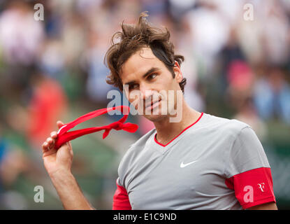 Paris, France. 30 mai 2014. Tennis, Open de France, de Roland Garros, Roger Federer (SUI) retire son Tennisimages avait Photo de groupe:/Henk Koster/Alamy Live News Banque D'Images