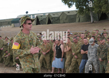 Le Major de l'armée australienne Stephen Williams, le commandant du Camp Rocky dans le Queensland, en Australie, les mémoires des forces australiennes et américaines Banque D'Images