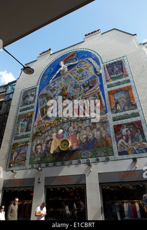 L'esprit de l'œuvre murale de Soho à la jonction de Carnaby Street et Broadwick Street, Londres, Angleterre, Royaume-Uni. Banque D'Images