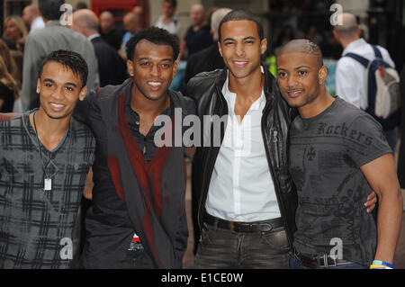 London, UK, UK. 15 Juin, 2009. JLS assister à la première mondiale de la France 'Transformers : Revenge of the Fallen" à l'Odeon Leicester Square. © Ferdaus Shamim/ZUMA/ZUMAPRESS.com/Alamy fil Live News Banque D'Images