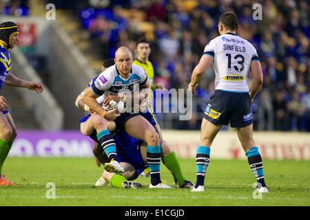 Warrington, Royaume-Uni. 30 mai, 2014. Centre de Leeds Rhinos Carl Ablett en action lors de la Super League match de rugby entre Warrington Wolves et Leeds Rhinos du stade Halliwell Jones. Credit : Action Plus Sport/Alamy Live News Banque D'Images