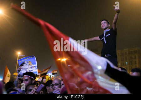 Le Caire, Égypte. 30 mai, 2014. Egyptiens assister à un rassemblement pour célébrer l'ancien chef de l'Armée Abdel Fattah al-Sisi, remportant l'élection présidentielle, au Caire, Égypte, 30 mai 2014. Tally initiale a montré une victoire écrasante de Sisi, qui a gagné plus de 90 pour cent des voix dans les trois jours de scrutin présidentiel. Credit : Cui Xinyu/Xinhua/Alamy Live News Banque D'Images