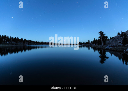 Lac Cirque Starscape in California's Sierra Nevada. Banque D'Images