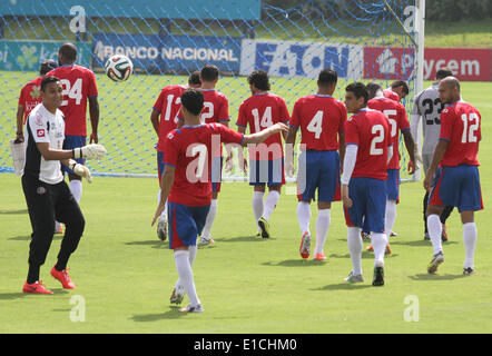 San Jose, Costa Rica. 30 mai, 2014. Les joueurs de l'équipe de football nationale costaricaine assister à une session de formation avant la prochaine Coupe du Monde de la FIFA, Brésil 2014 à Santa Ana, à l'ouest de San José, capitale du Costa Rica, le 30 mai 2014. © Kent Gilbert/Xinhua/Alamy Live News Banque D'Images