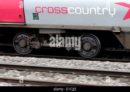 Cross Country train Voyager à la vitesse des roues, Leamington Spa, Royaume-Uni Banque D'Images