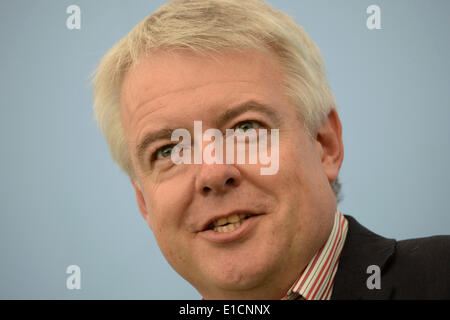 Hay-on-Wye, au Pays de Galles Samedi 31 mai 2014 Le Premier Ministre du Pays de Galles Carwyn Jones annonçant que le Château de Hay Trust ont reçu une subvention de développement 528,00 € par le Heritage Lottery Fund pour les aider à préparer un dossier complet pour près de €5m pour la rénovation de l'historique château de l'avant-dernier jour du Daily Telegraph 2014 Festival de littérature de Hay, le Pays de Galles UK photo ©keith morris Banque D'Images