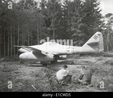 Avion à réaction allemand Rheinmain à l'aéroport près de Francfort, Allemagne. Le Messerschmitt Me 262 Schwalbe (Hirondelle) Nazi de Banque D'Images