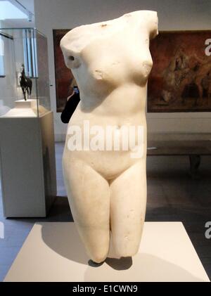 Statue en marbre d'Aphrodite Anadyomene (sèche-contraignant). Le Grec, 3e-2e siècle avant J.-C. ou romaine, au début de l'Impériale, 1er siècle après J.C. Banque D'Images
