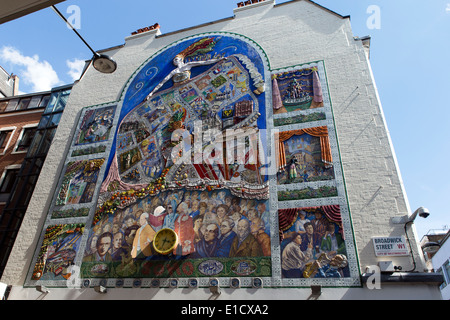 L'esprit de l'œuvre murale de Soho à la jonction de Carnaby Street et Broadwick Street, Londres, Angleterre, Royaume-Uni. Banque D'Images