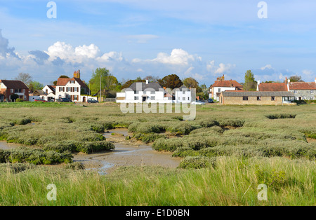 Vue sur le petit village côtier de Sidlesham ce qui comprend certaines de Pagham Harbour, près de Chichester, West Sussex, England, UK Banque D'Images